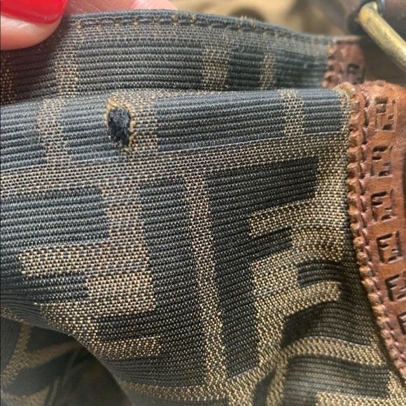 Fendi bag authentic 💯present - Picture 3 of 8